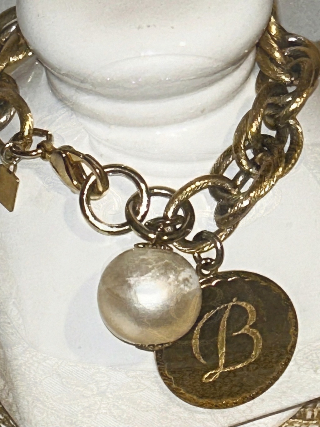 Vintage John Wind Gold-Tone Charm Chain Bracelet With Cloth Pearl Accent Euc — image 3 of 5